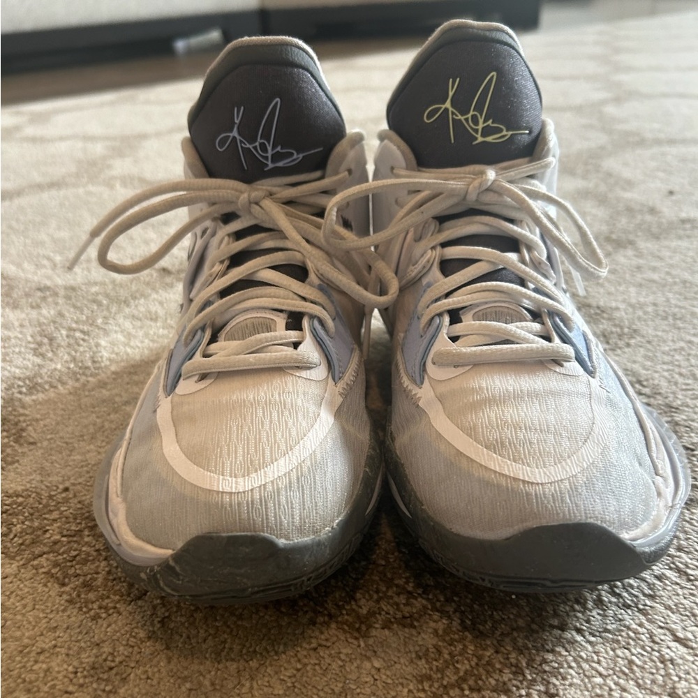 kyrie infinity GS basketball shoes
